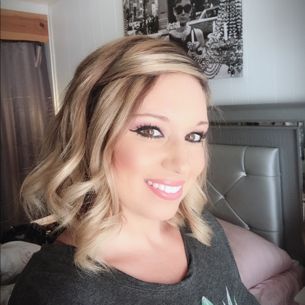 Meet your Posher, Elizabeth